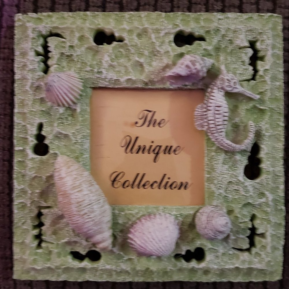 3D Seahorse & Shells Frame Holds 3-1/2" X 3-1/2" Green & White